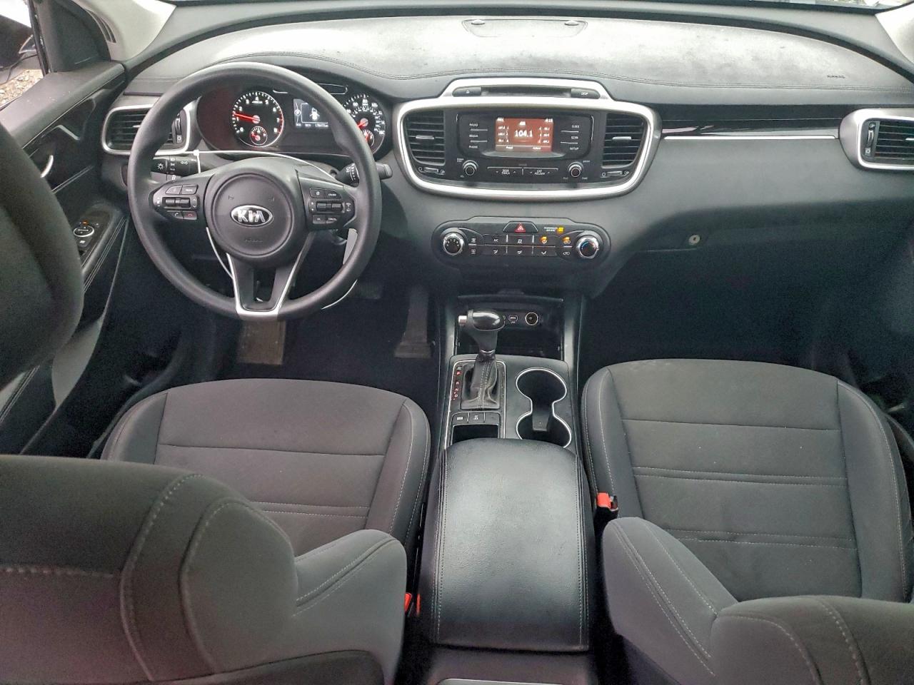 2017 KIA SORENTO LX photo 8