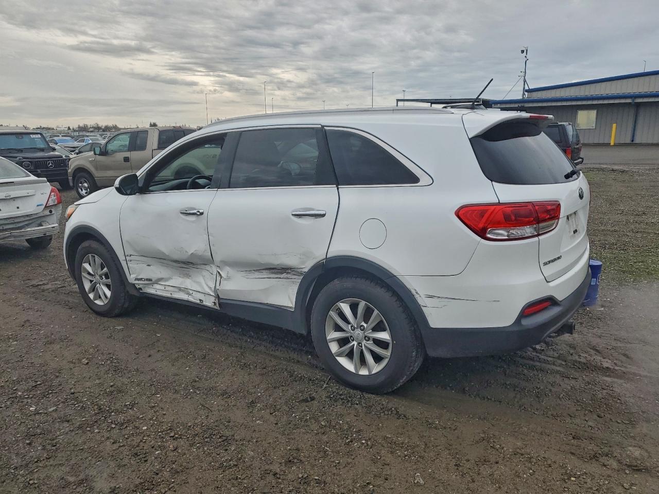 2017 KIA SORENTO LX photo 2