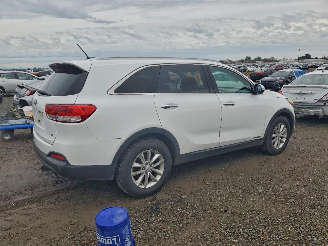2017 KIA SORENTO LX photo 3