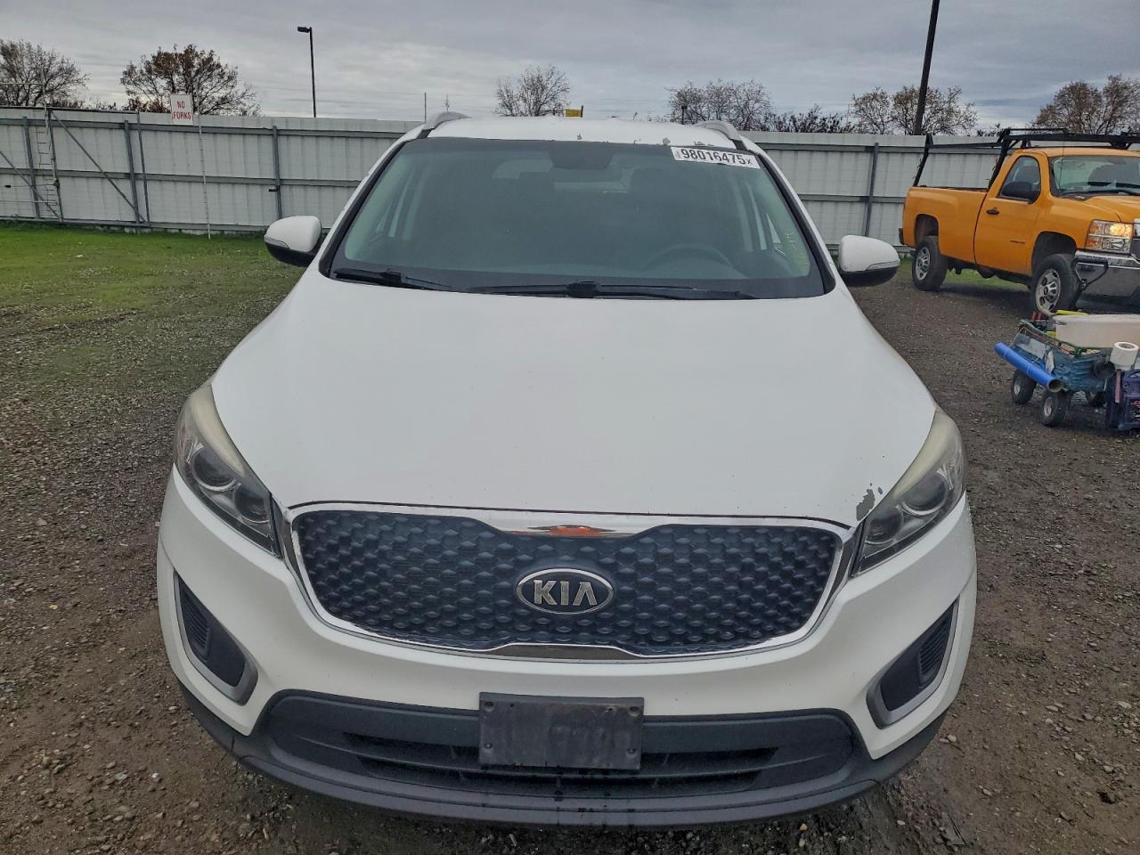 2017 KIA SORENTO LX photo 5
