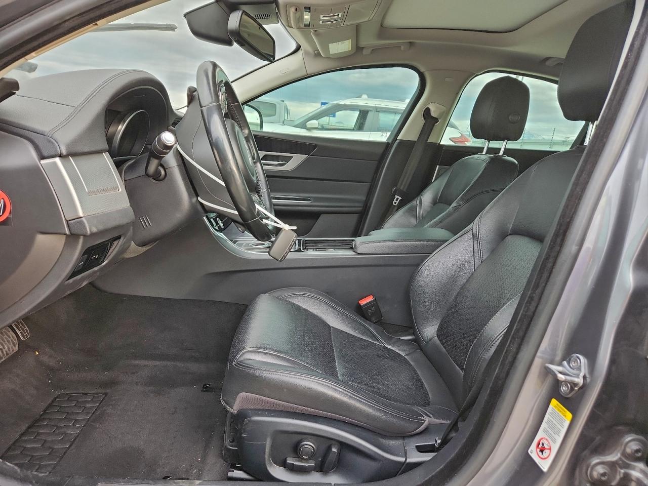 2016 JAGUAR XF PRESTIGE photo 7