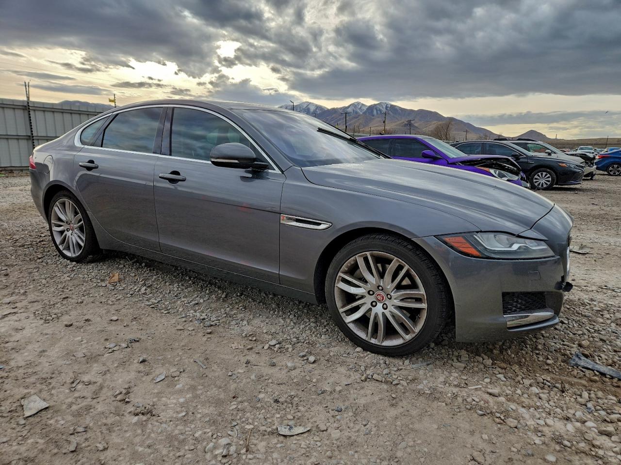 2016 JAGUAR XF PRESTIGE photo 4