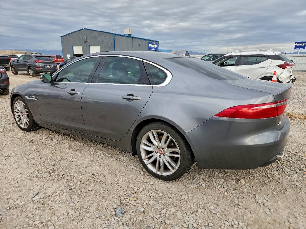 2016 JAGUAR XF PRESTIGE photo 2