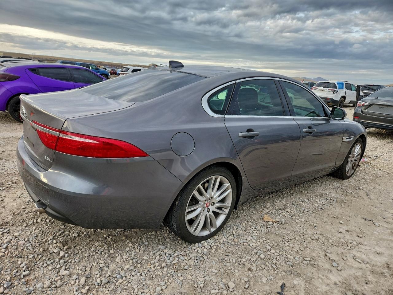 2016 JAGUAR XF PRESTIGE photo 3