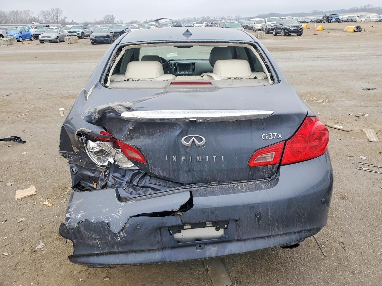 2012 INFINITI G37 photo 6