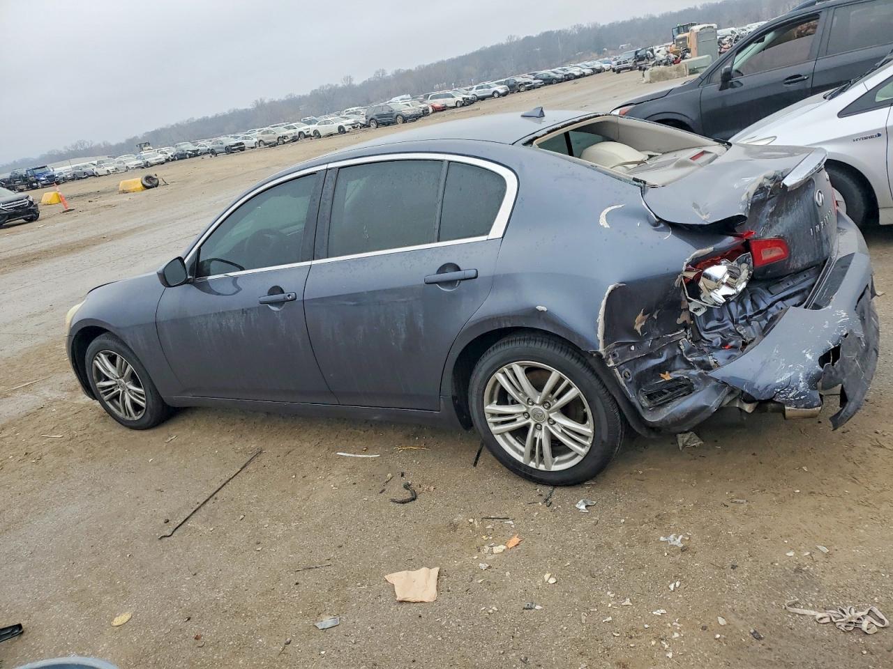 2012 INFINITI G37 photo 2