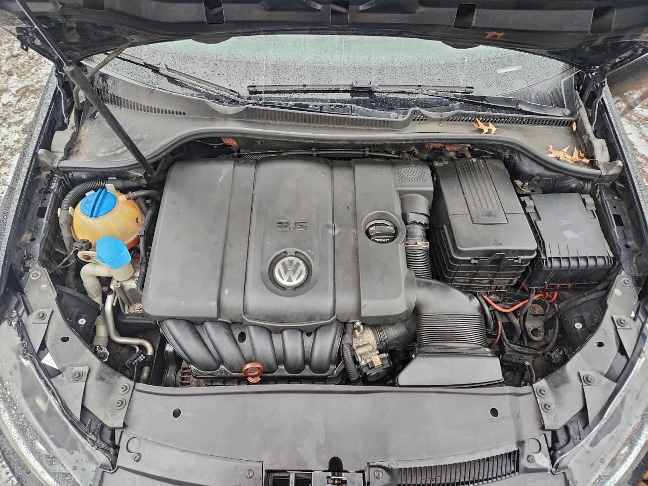 2010 VOLKSWAGEN GOLF photo 11