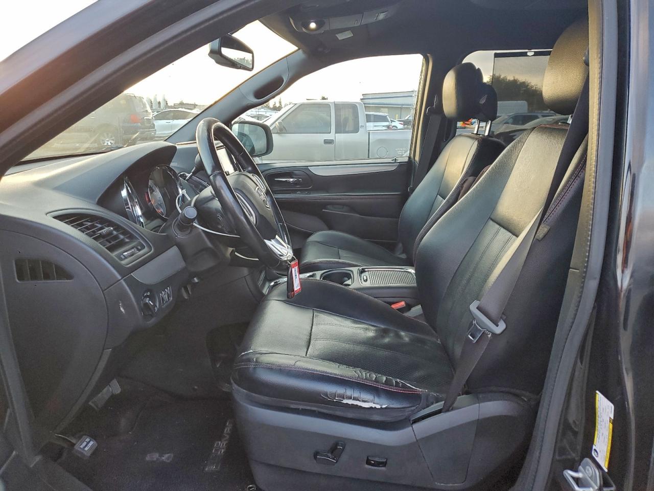 2015 DODGE GRAND CARAVAN R/T photo 13