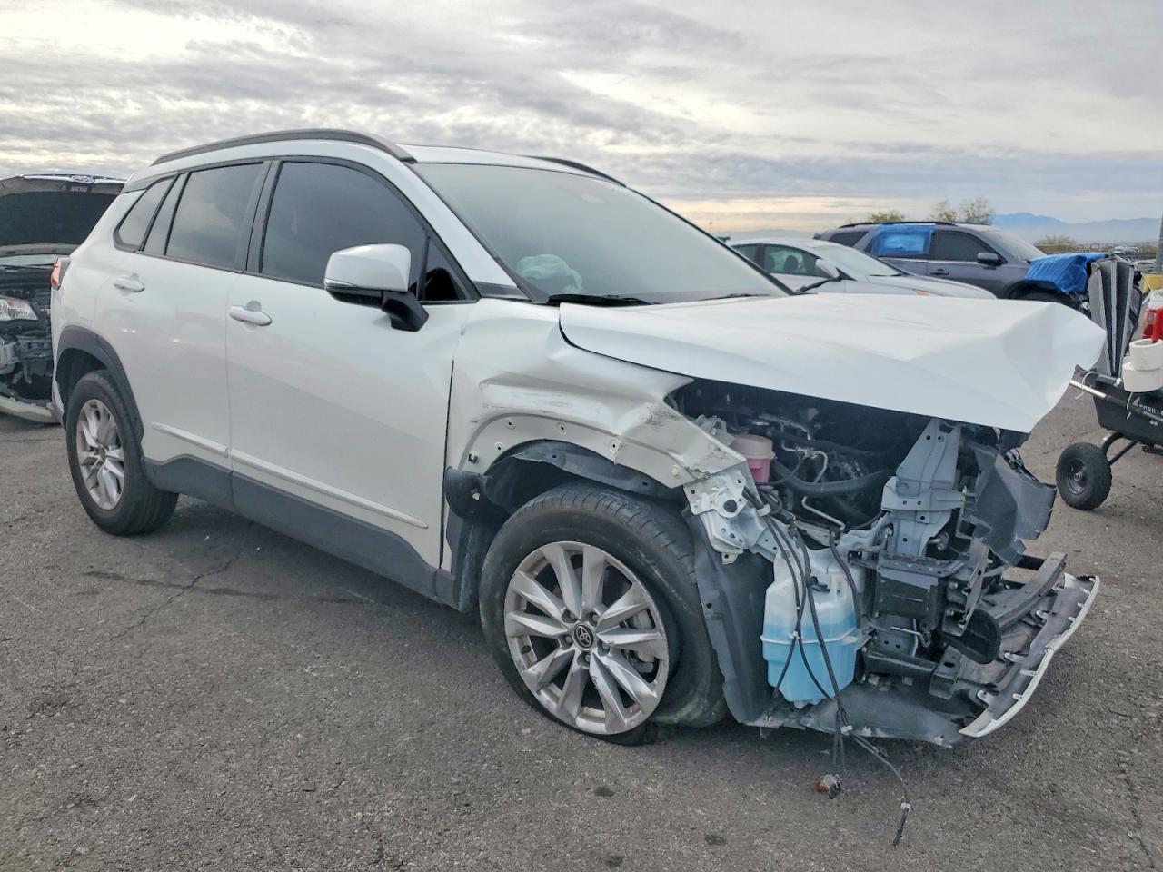 2023 TOYOTA COROLLA CROSS LE photo 4