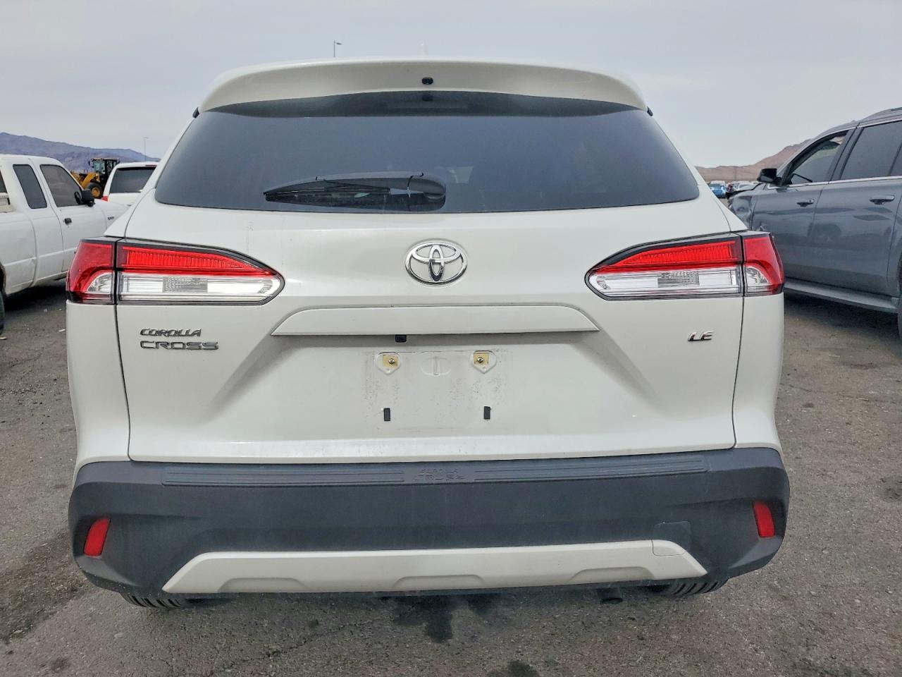 2023 TOYOTA COROLLA CROSS LE photo 6