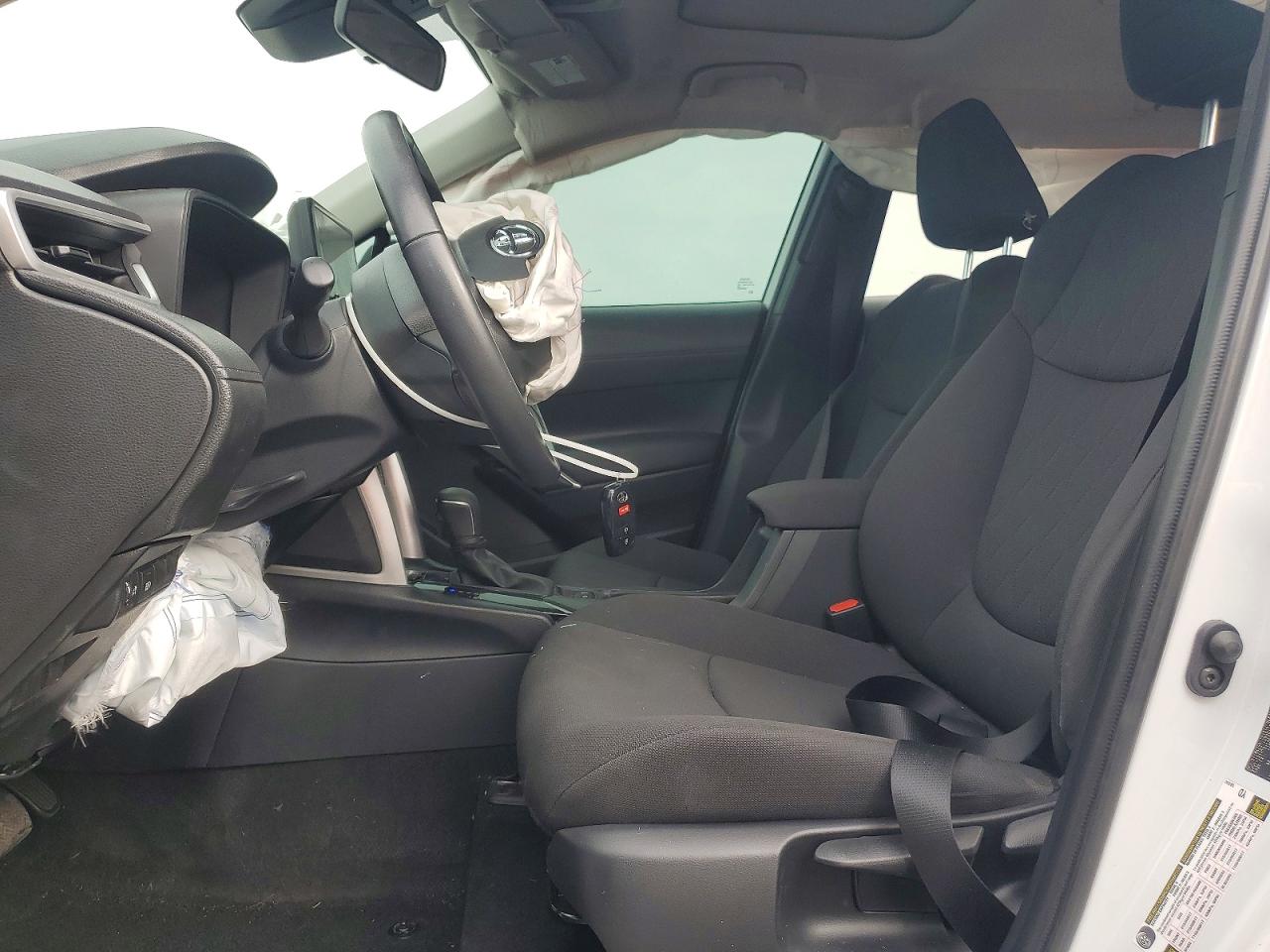 2023 TOYOTA COROLLA CROSS LE photo 7