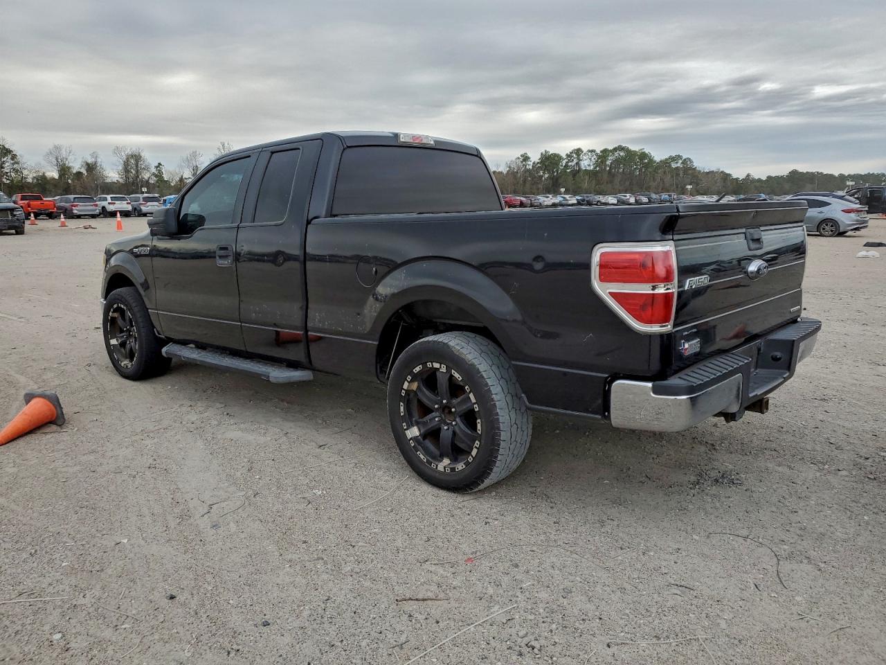 2013 FORD F150 SUPER CAB photo 2