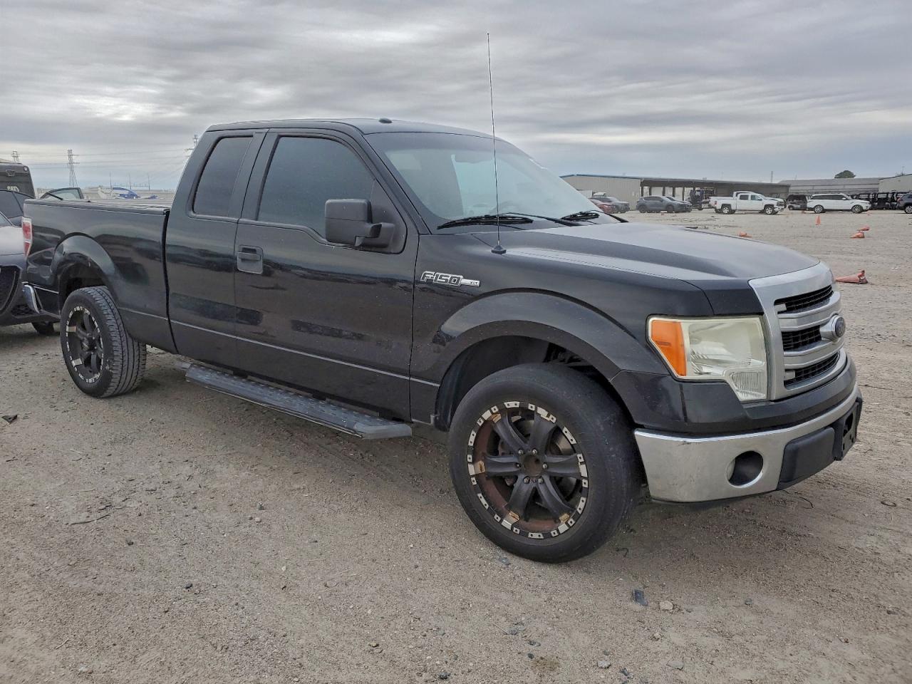 2013 FORD F150 SUPER CAB photo 4