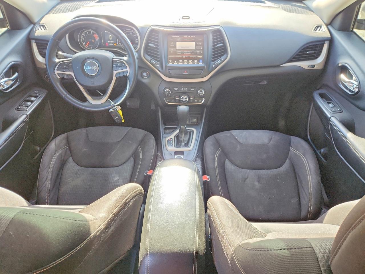 2016 JEEP CHEROKEE LATITUDE photo 8