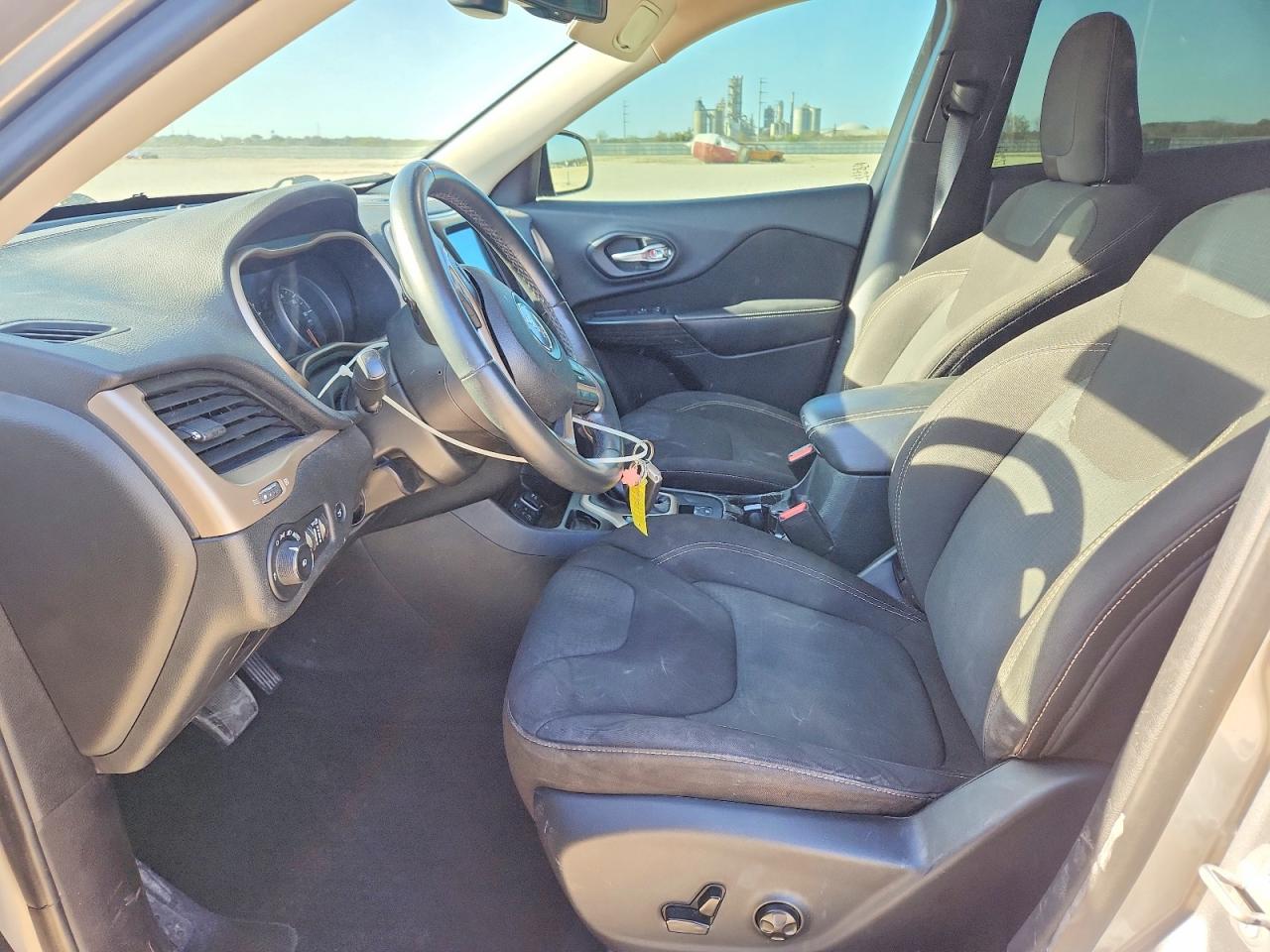 2016 JEEP CHEROKEE LATITUDE photo 7