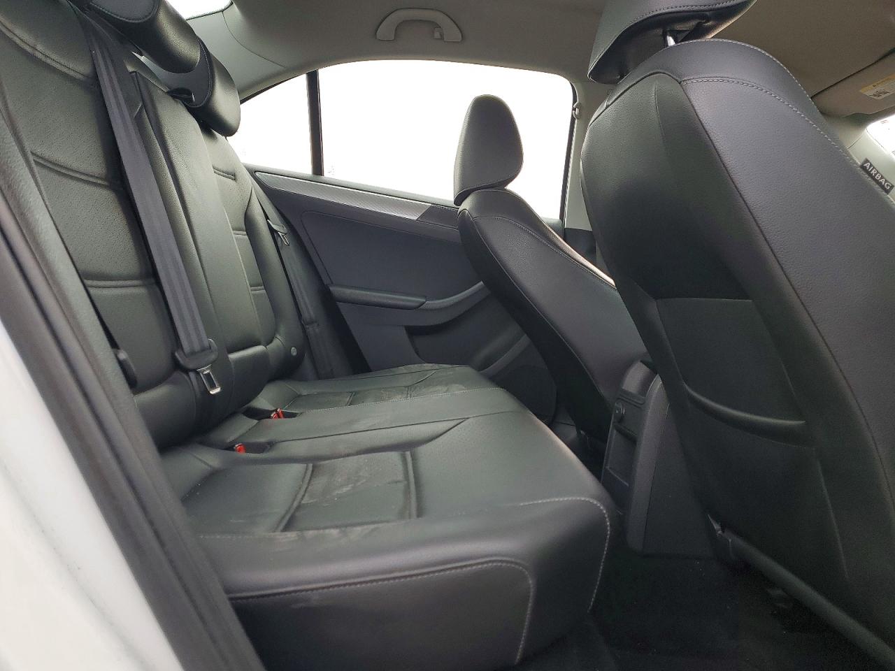 2018 VOLKSWAGEN JETTA SE photo 10