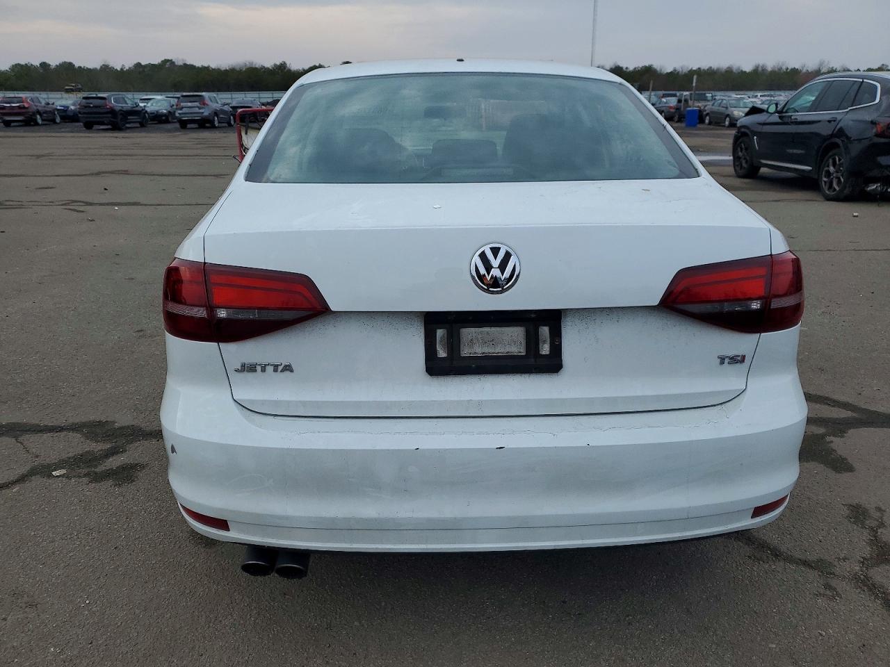 2018 VOLKSWAGEN JETTA SE photo 6
