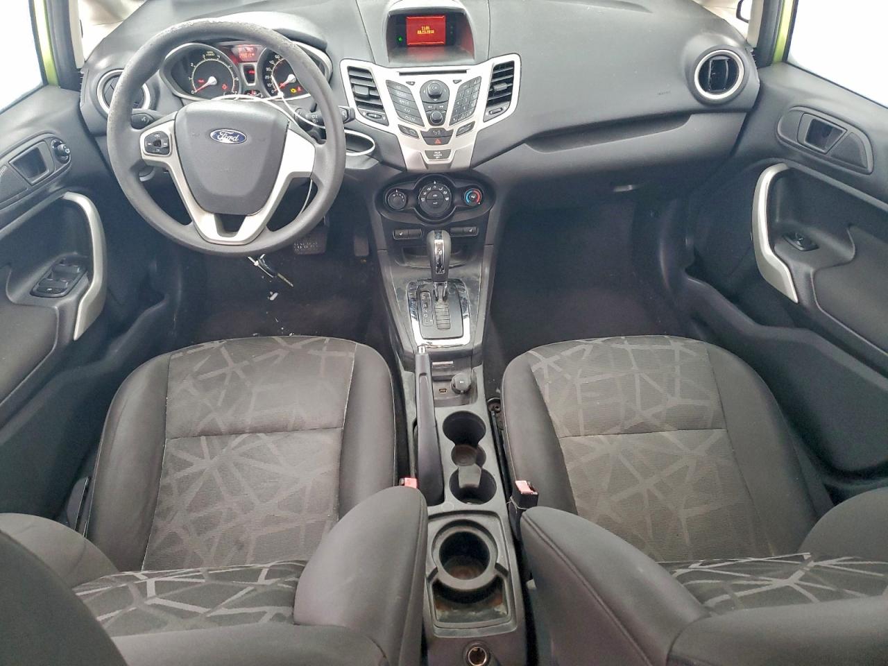 2011 FORD FIESTA SE photo 8