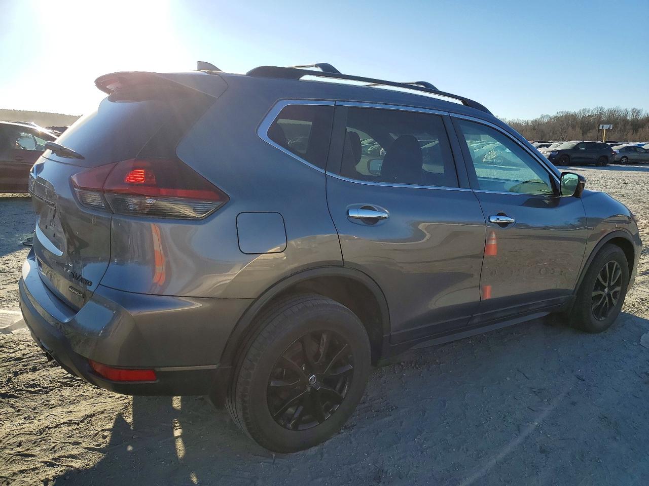 2018 NISSAN ROGUE S photo 3