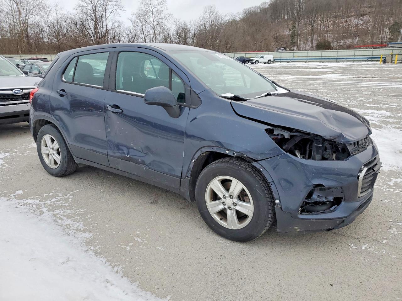 2019 CHEVROLET TRAX LS photo 4