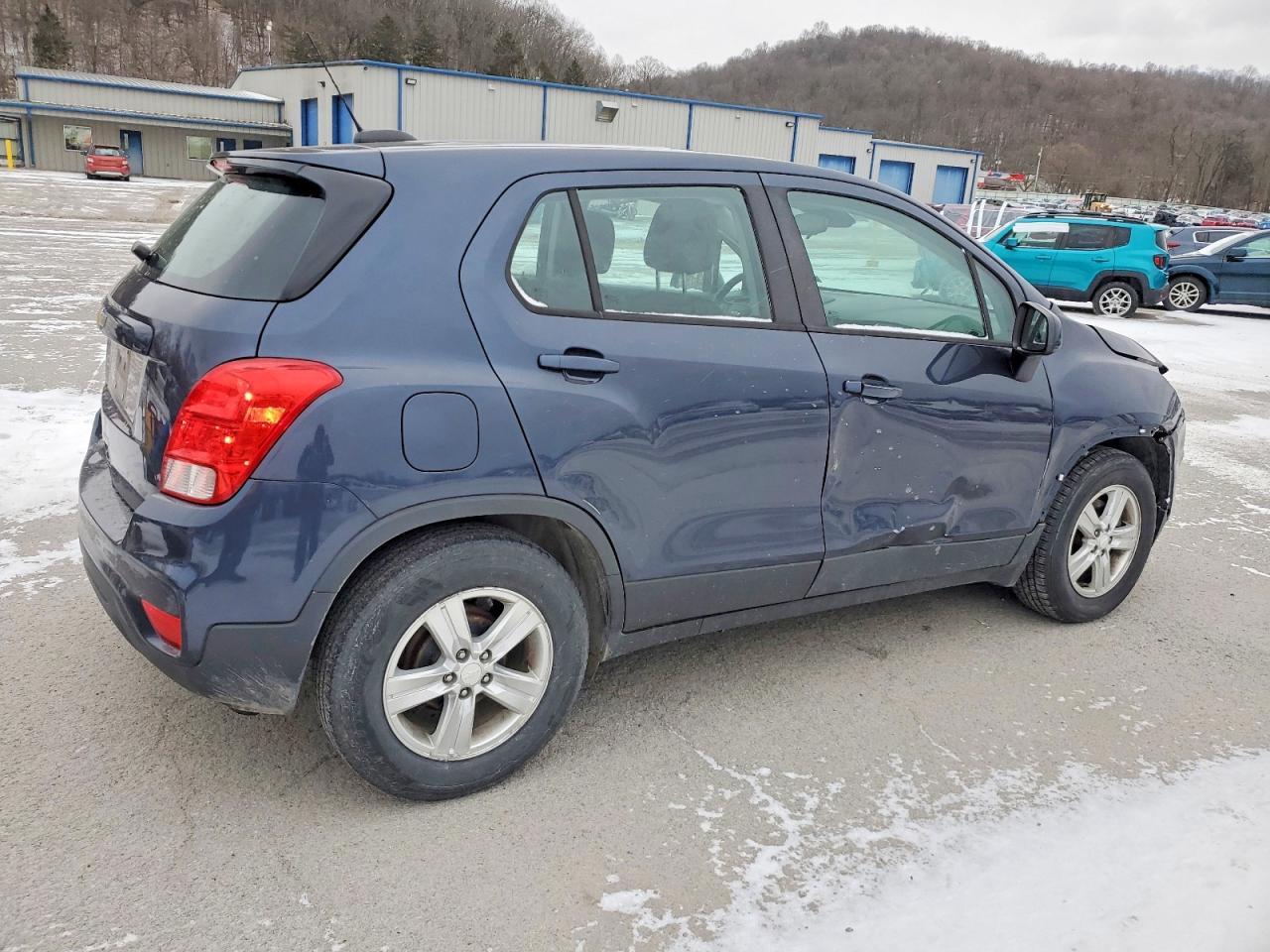 2019 CHEVROLET TRAX LS photo 3