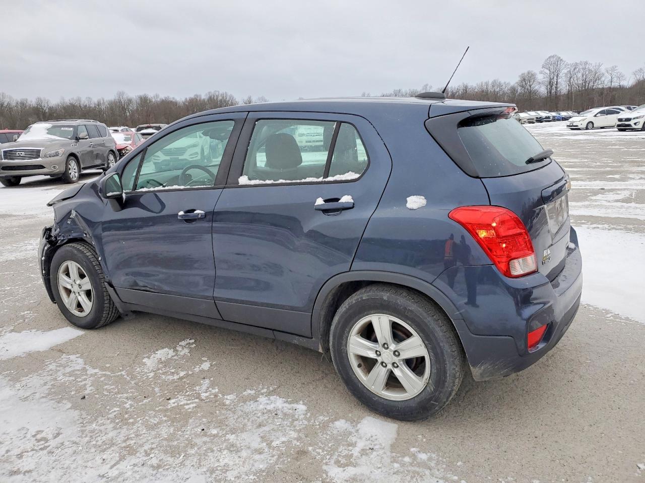 2019 CHEVROLET TRAX LS photo 2