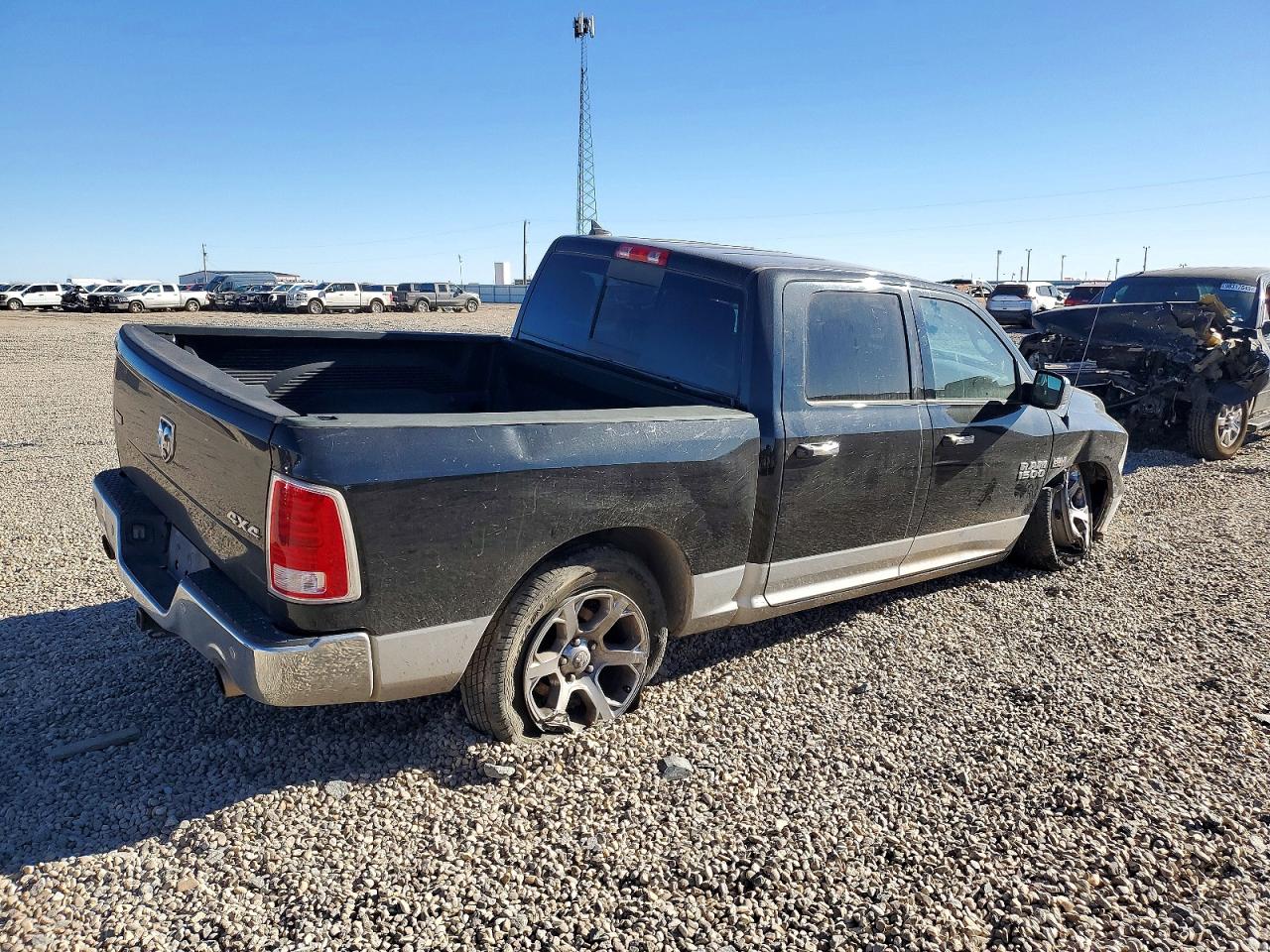 2017 RAM 1500 LARAMIE photo 3