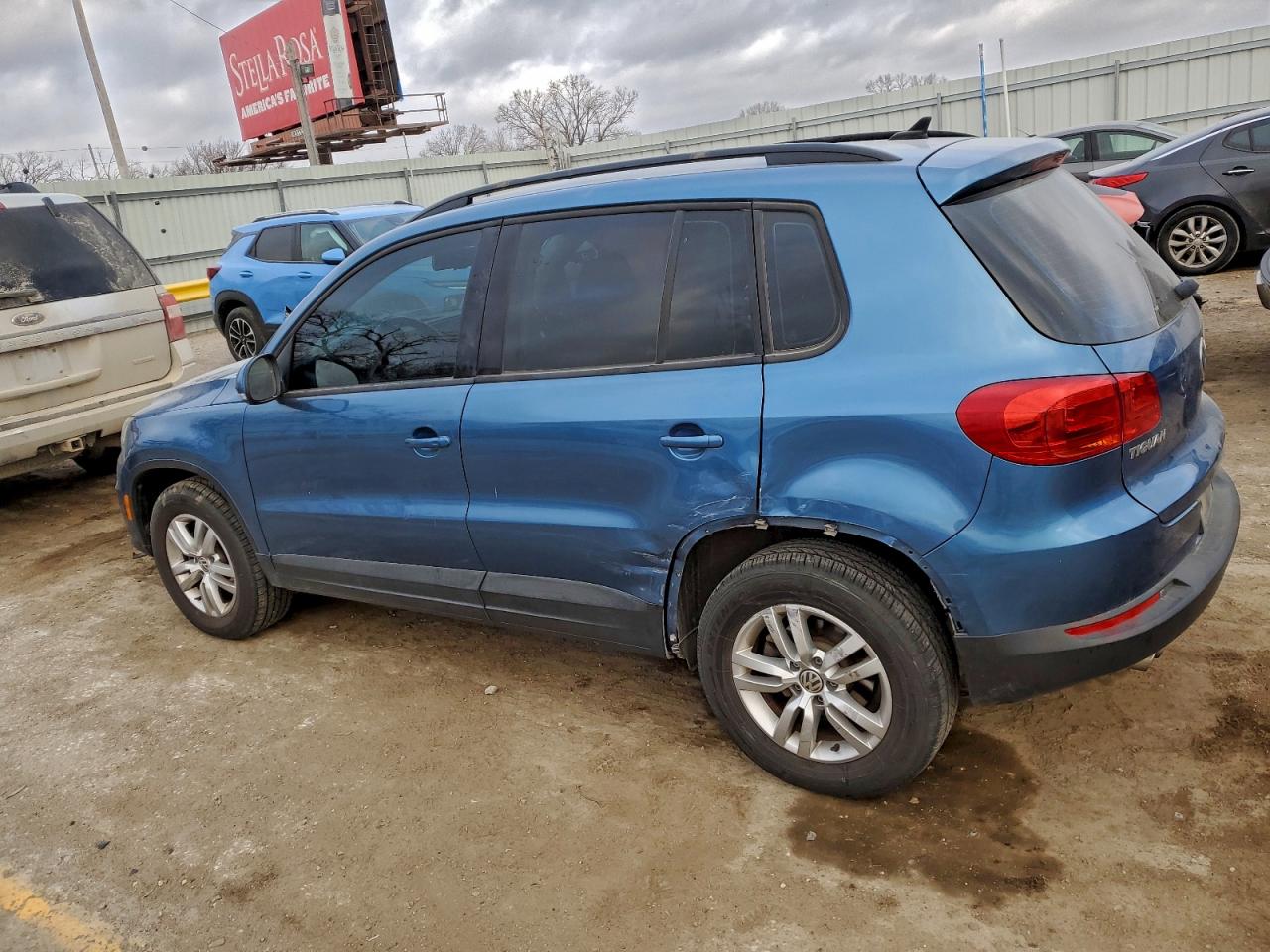 2017 VOLKSWAGEN TIGUAN S photo 2