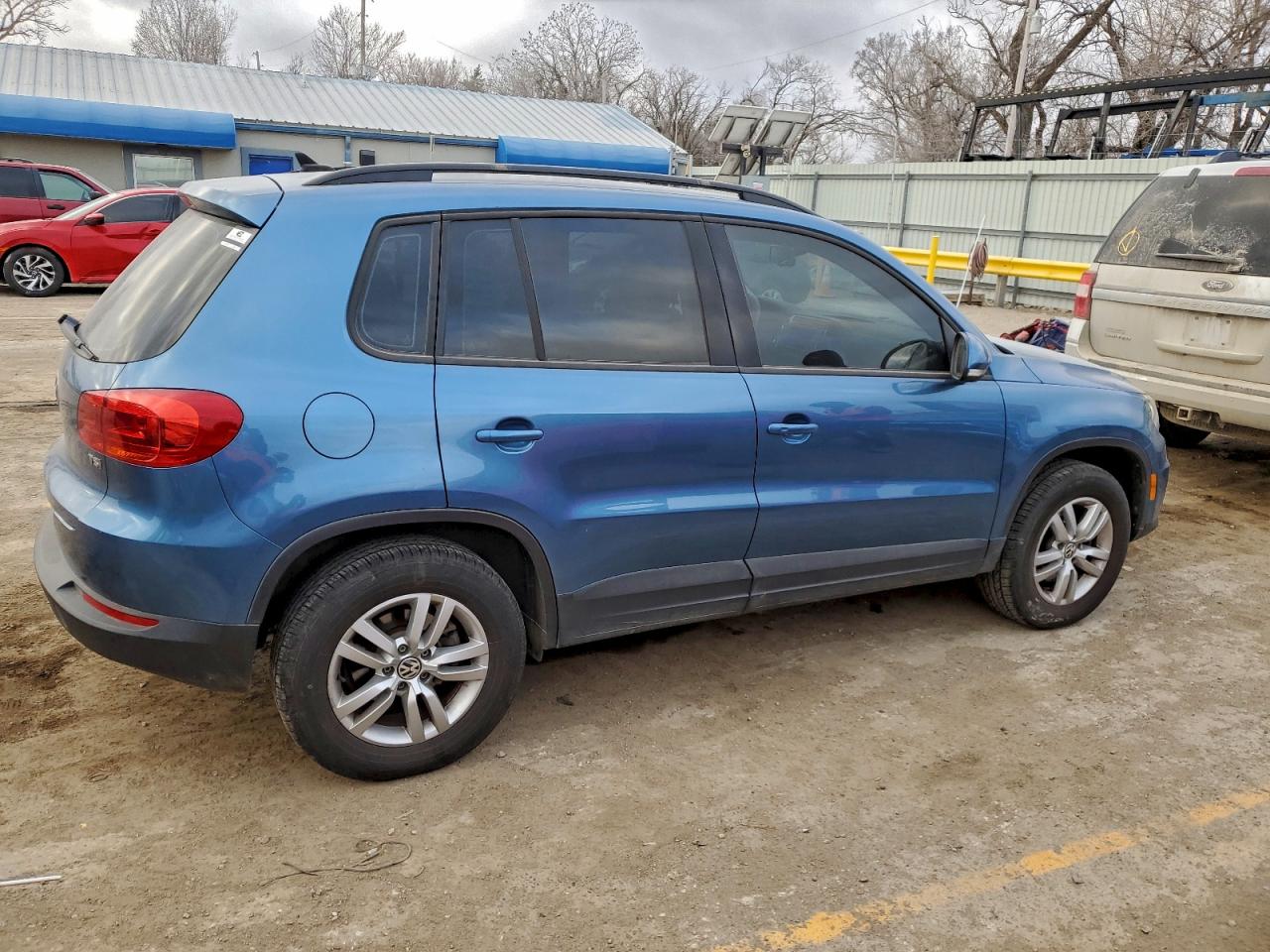 2017 VOLKSWAGEN TIGUAN S photo 3