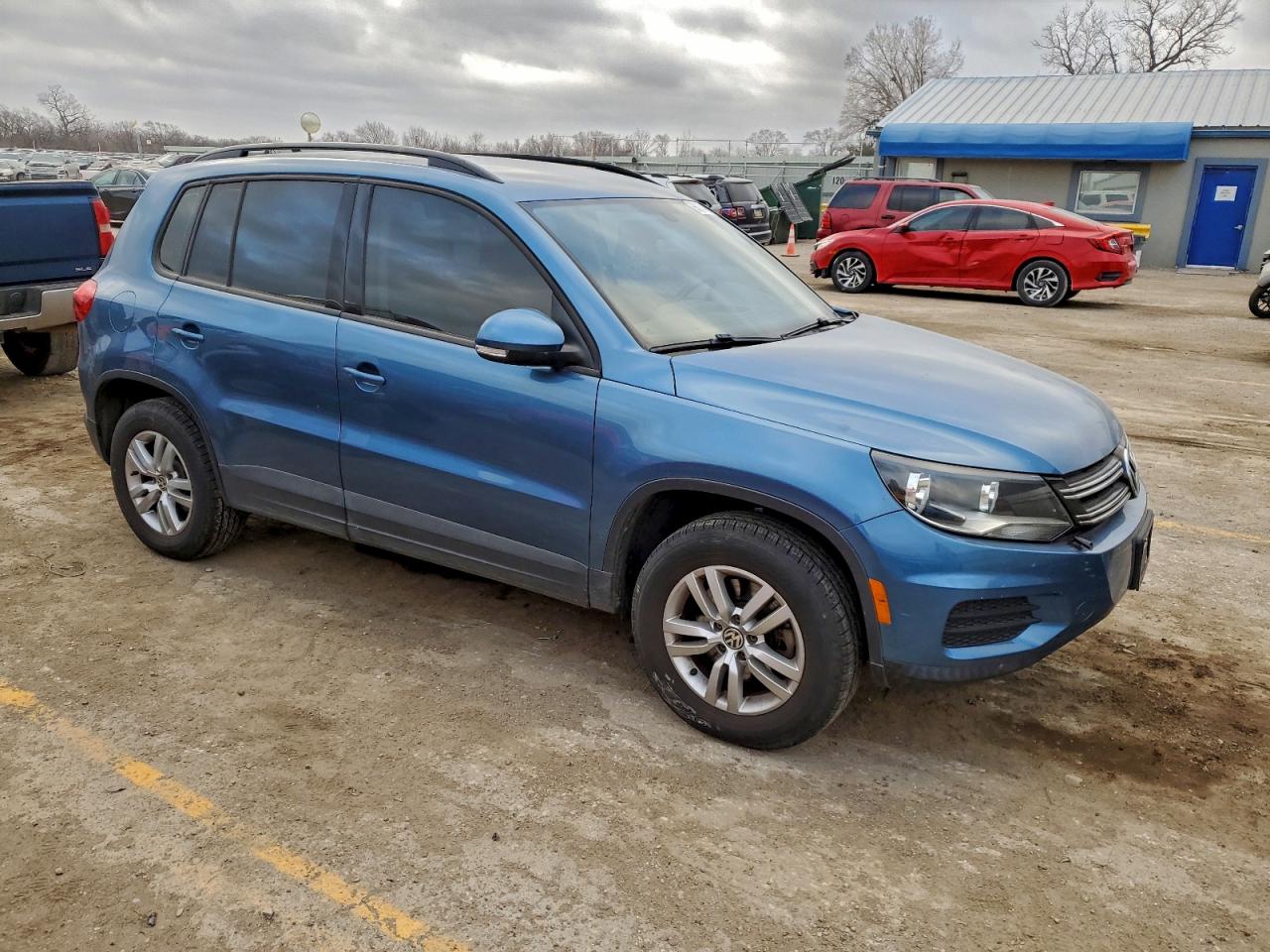 2017 VOLKSWAGEN TIGUAN S photo 4