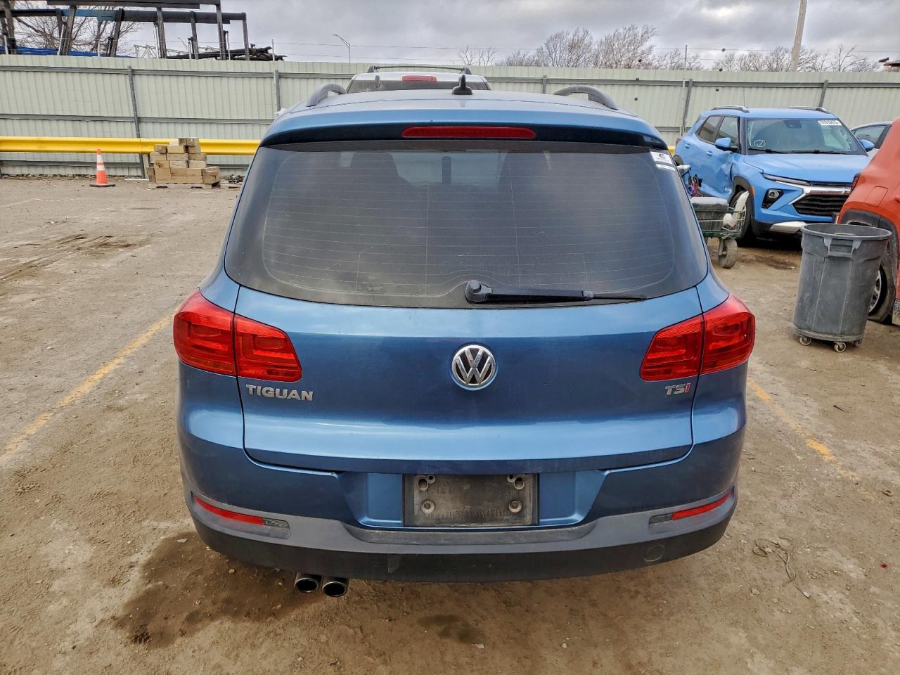 2017 VOLKSWAGEN TIGUAN S photo 6