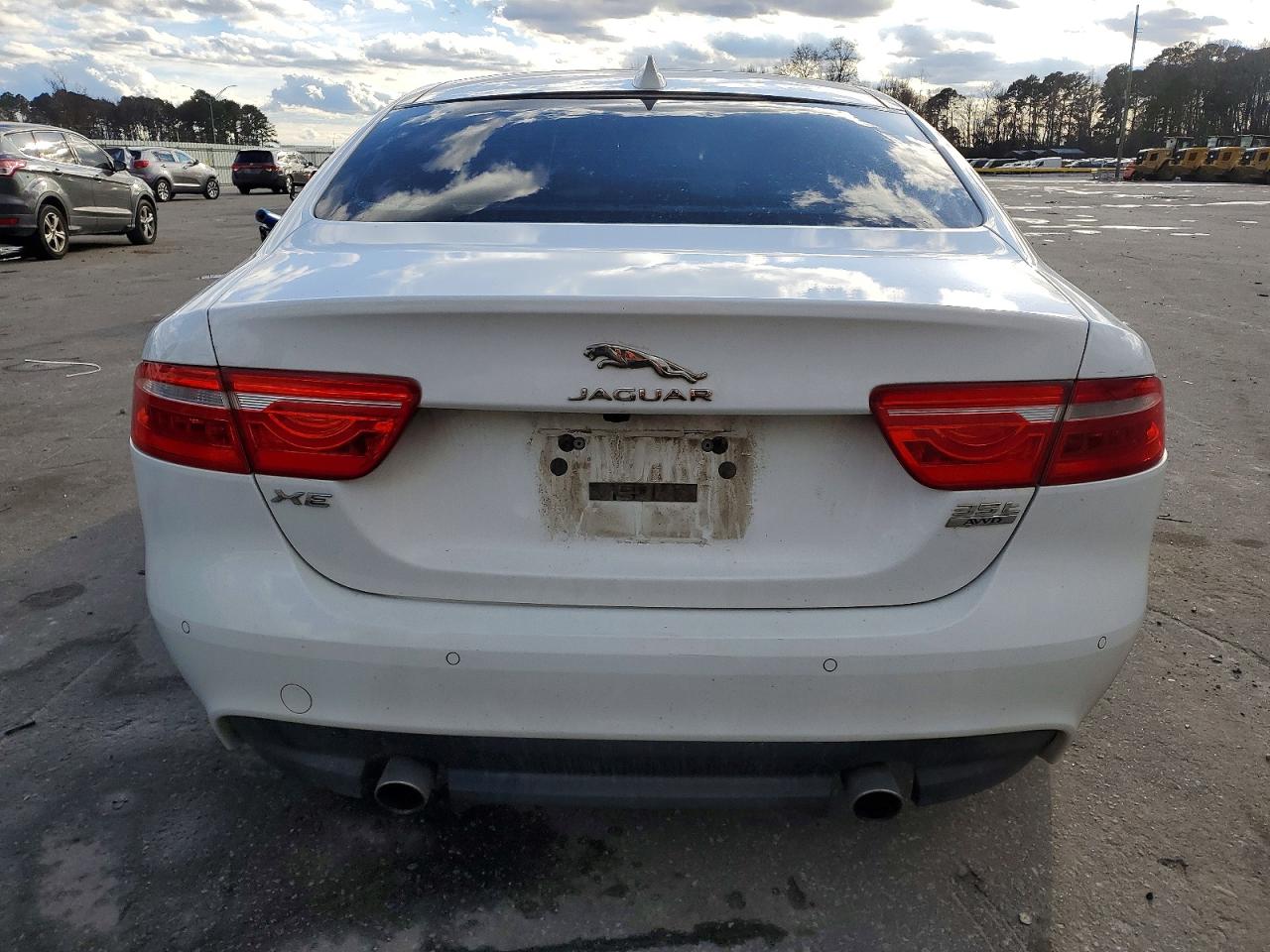 2017 JAGUAR XE PREMIUM photo 6