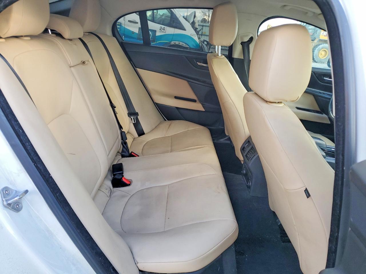 2017 JAGUAR XE PREMIUM photo 10