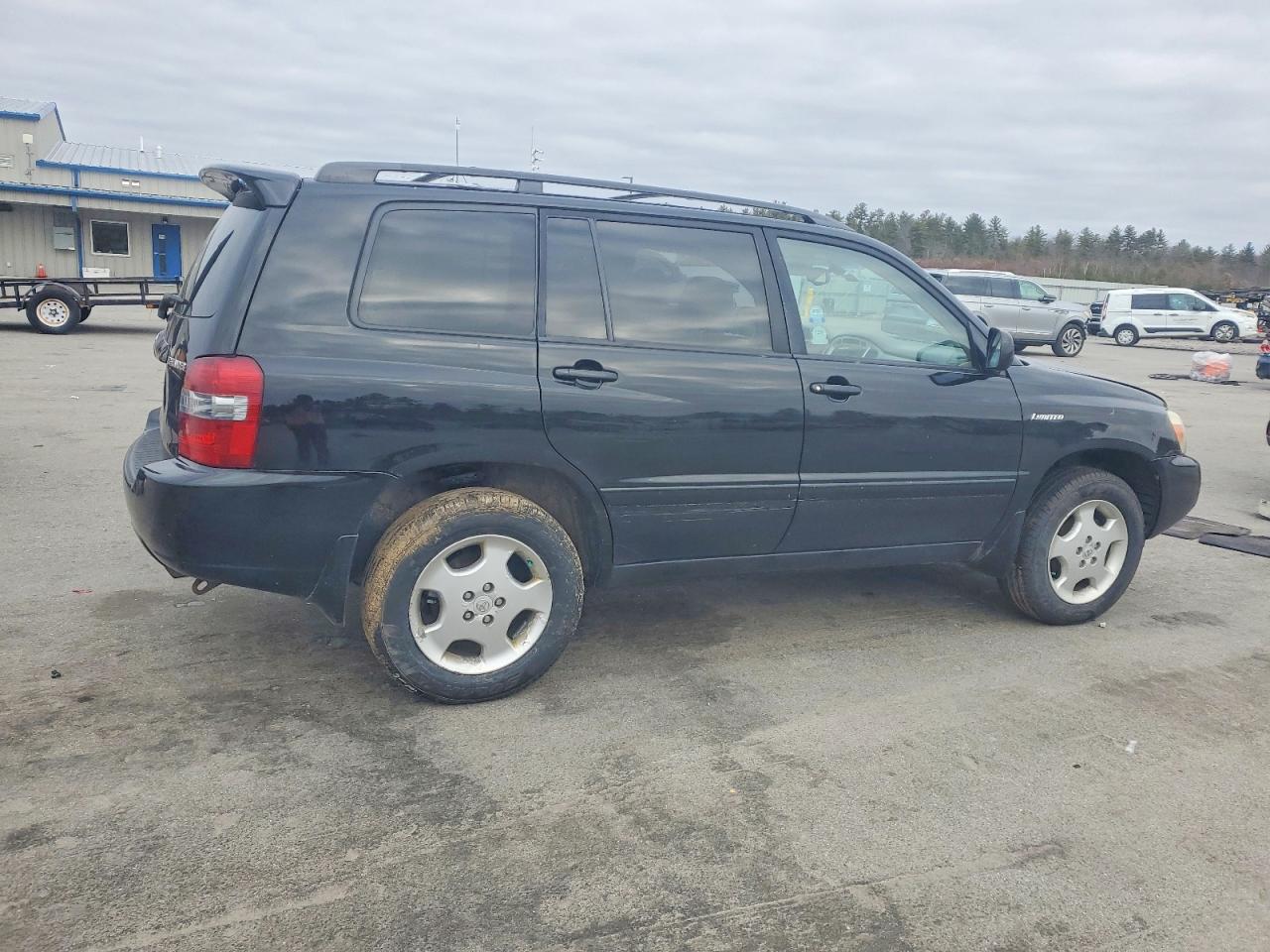 2004 TOYOTA HIGHLANDER photo 3