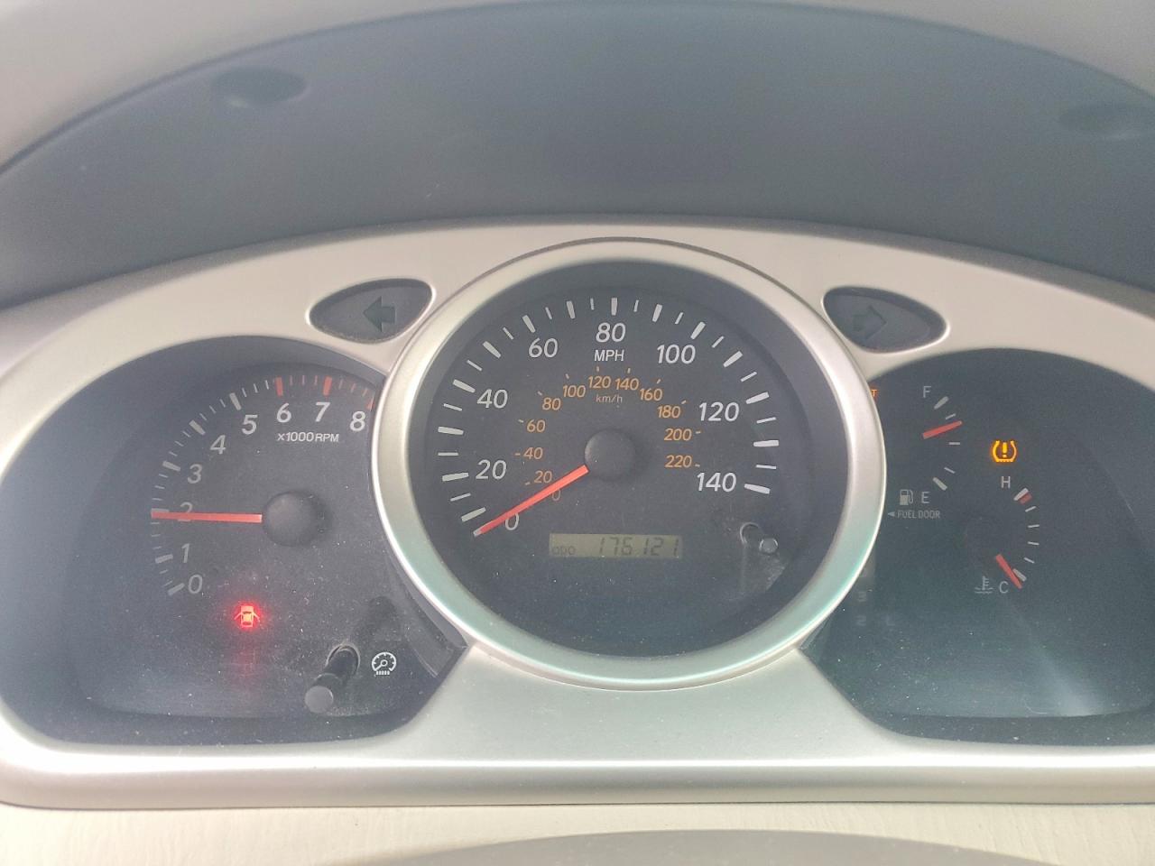 2004 TOYOTA HIGHLANDER photo 9
