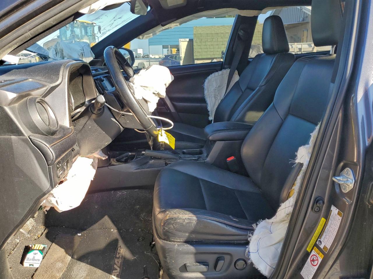 2017 TOYOTA RAV4 SE photo 7