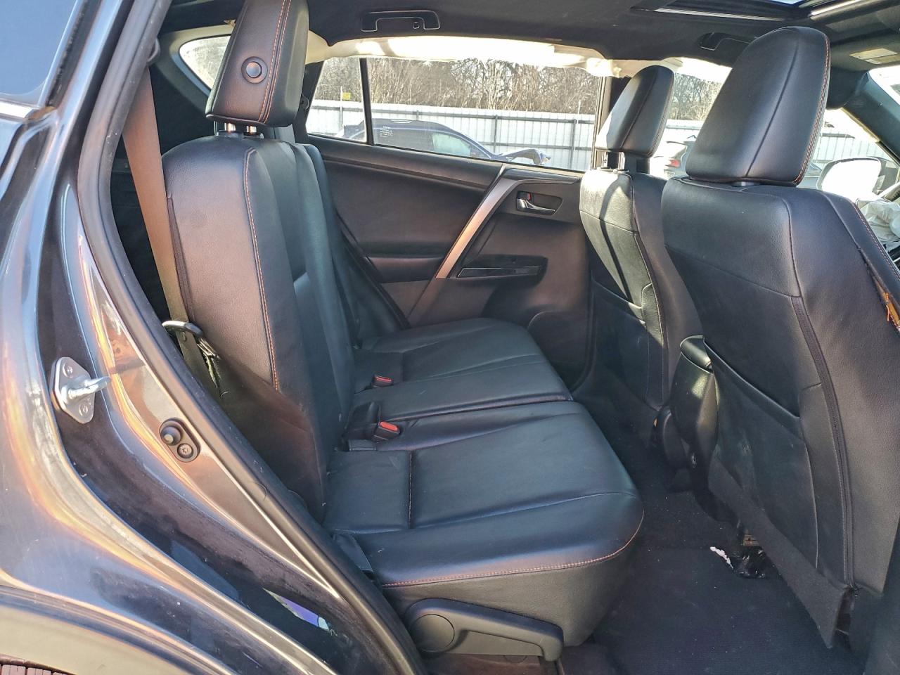 2017 TOYOTA RAV4 SE photo 11
