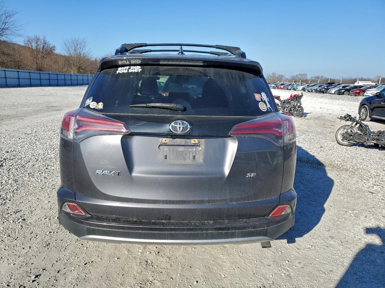 2017 TOYOTA RAV4 SE photo 6