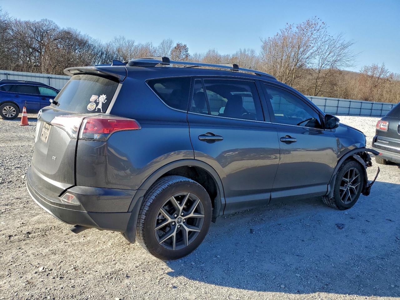 2017 TOYOTA RAV4 SE photo 3