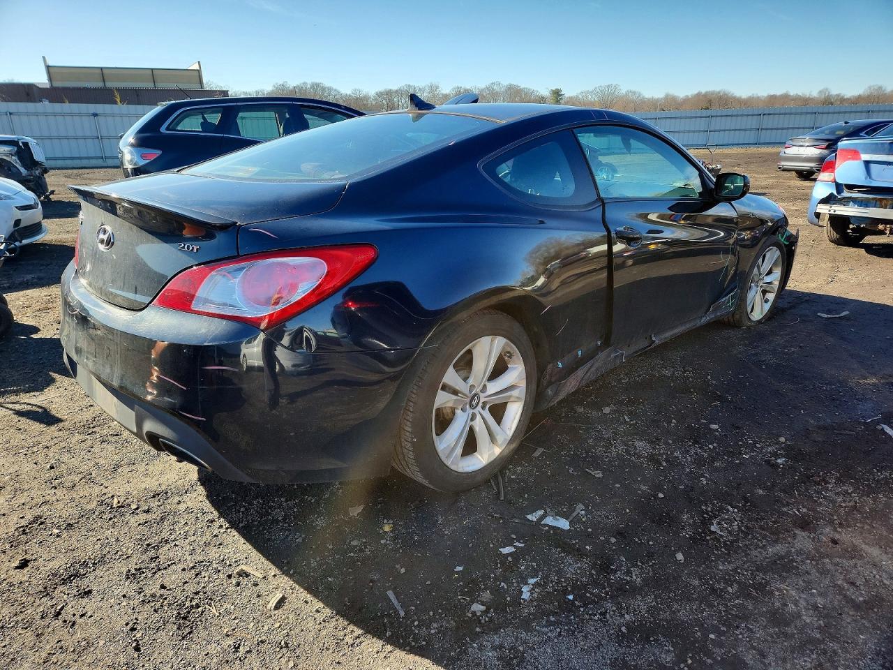 2010 HYUNDAI GENESIS COUPE 2.0T photo 3