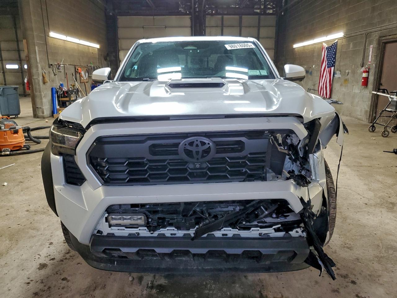 2024 TOYOTA TACOMA DOUBLE CAB photo 5
