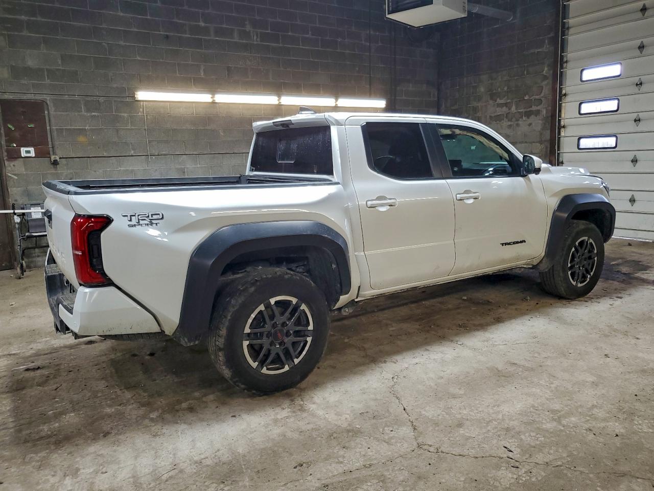 2024 TOYOTA TACOMA DOUBLE CAB photo 3