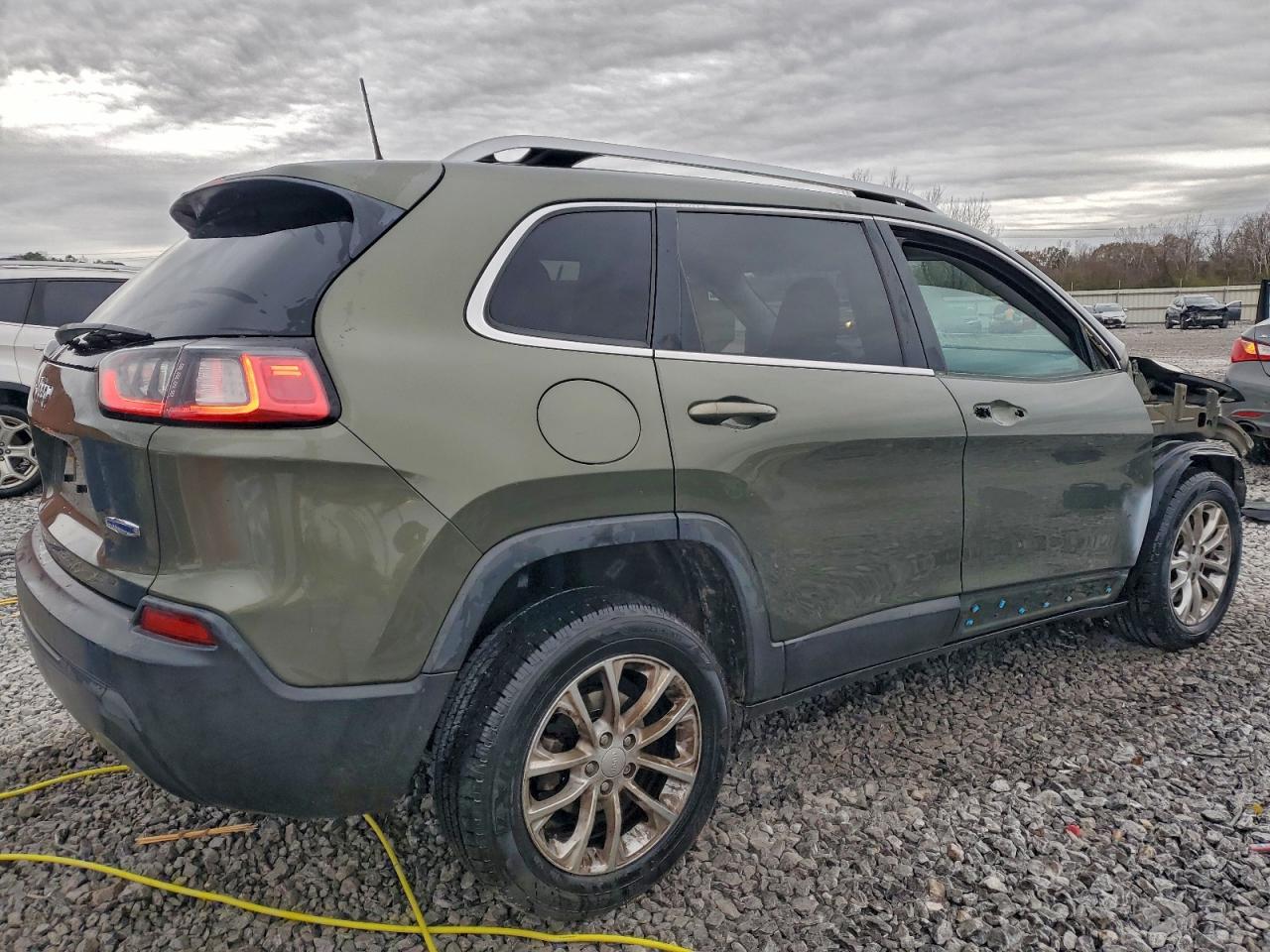 2019 JEEP CHEROKEE LATITUDE photo 3