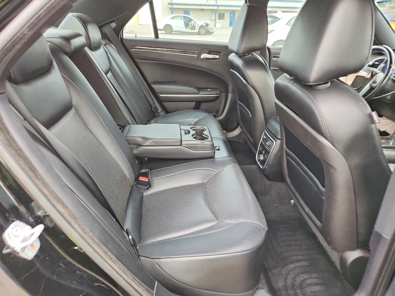 2013 CHRYSLER 300C photo 10