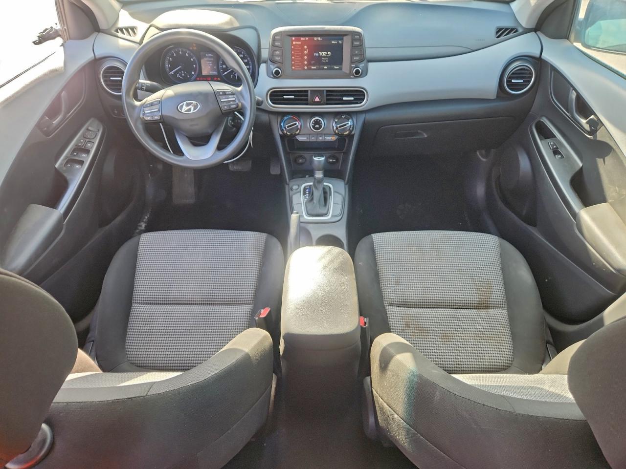 2020 HYUNDAI KONA SE photo 8