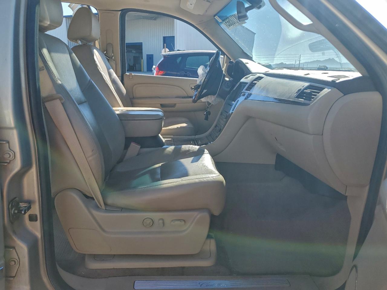 2009 CADILLAC ESCALADE photo 7