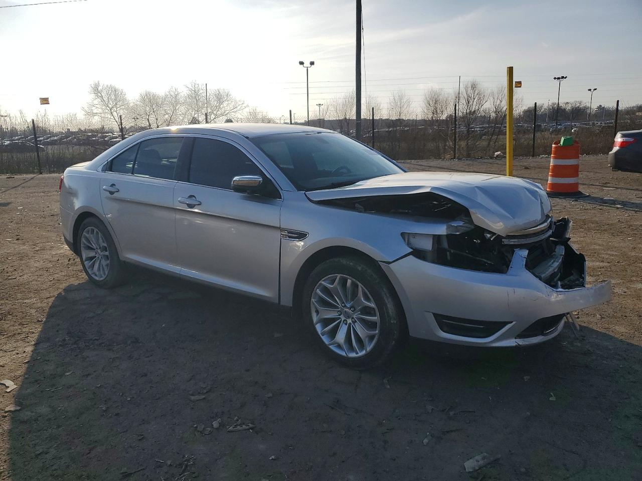 2015 FORD TAURUS LIMITED photo 4