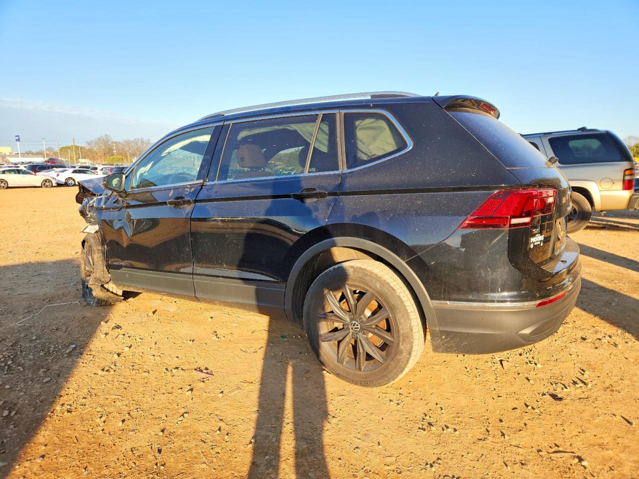 2024 VOLKSWAGEN TIGUAN SE photo 2