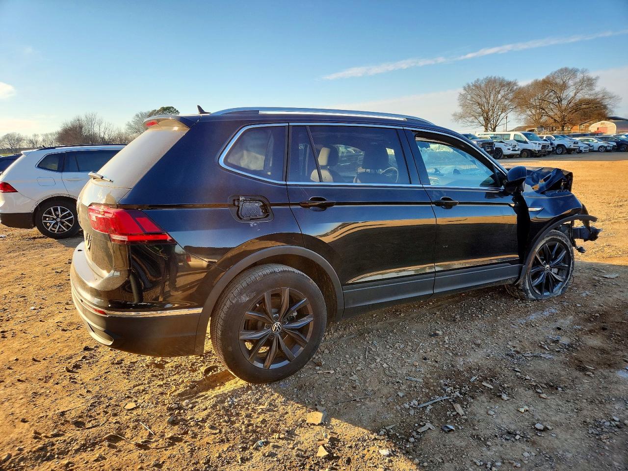 2024 VOLKSWAGEN TIGUAN SE photo 3
