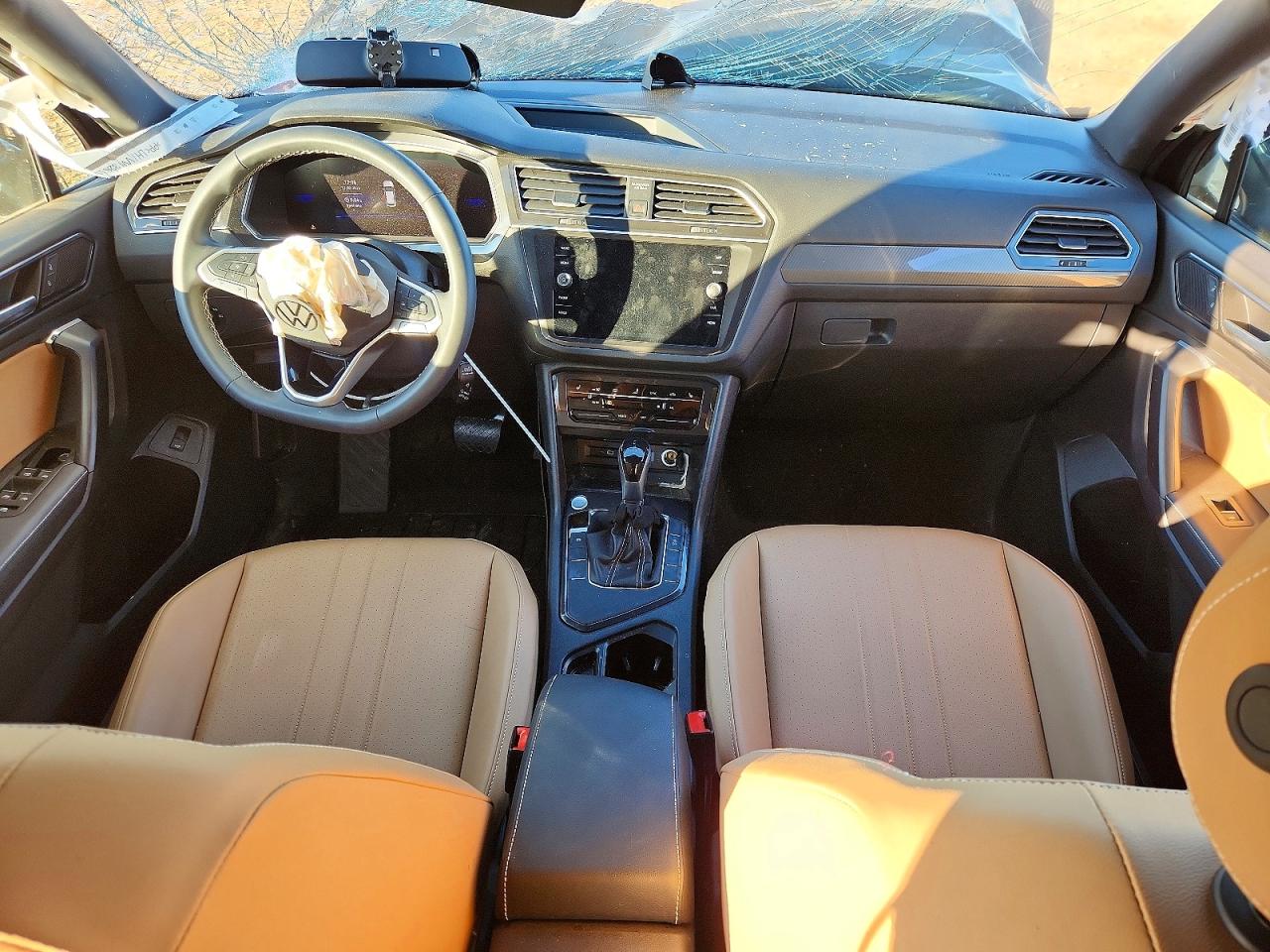 2024 VOLKSWAGEN TIGUAN SE photo 8